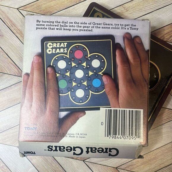 Great Gears Puzzle Game by Tomy - Picture 9 of 12